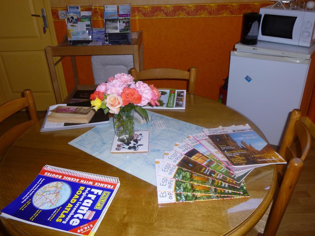 Family Delcour Bed and Breakfast Mailly-Maillet Exteriör bild